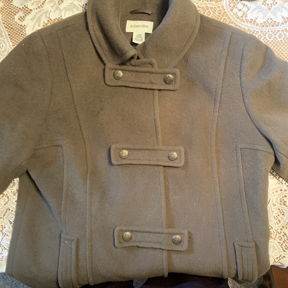 Women’s St John’s Bay Green Jacket. Really Cool Design With Awesome Buttons
